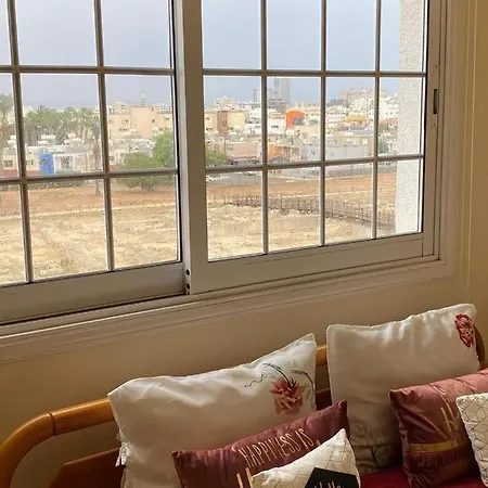 Comfort With Smart Tv & Netflix *