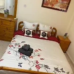 Comfort With Smart Tv & Netflix Larnaca