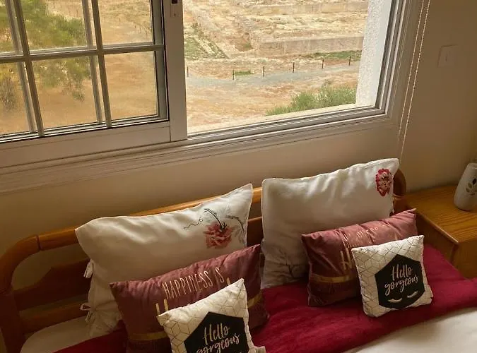 Comfort With Smart Tv & Netflix