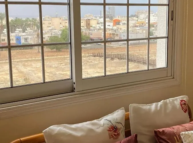 Comfort With Smart Tv & Netflix *