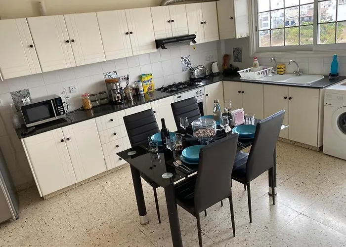 Comfort With Smart Tv & Netflix *