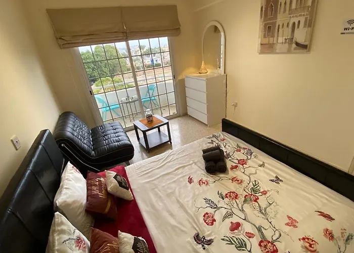 Comfort With Smart Tv & Netflix