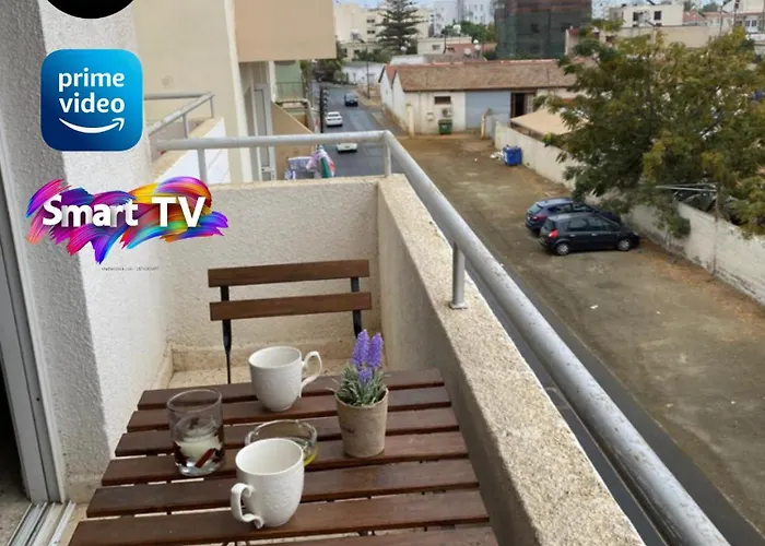 Comfort With Smart Tv & Netflix * Larnaca